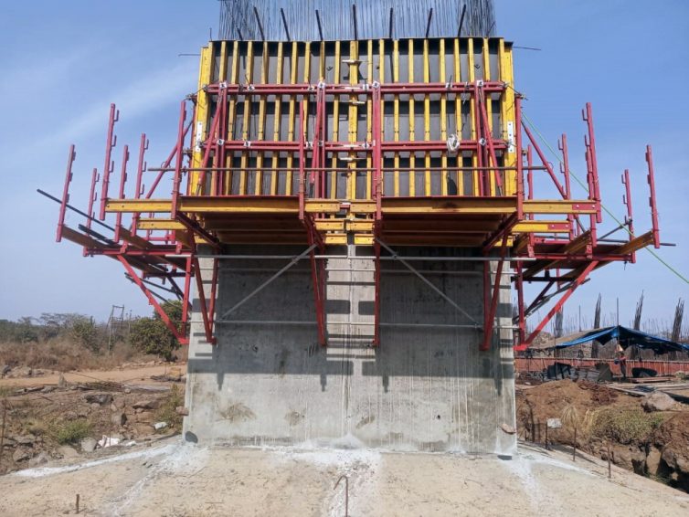 Formwork for hollow columns in Nagpur Express Highway
